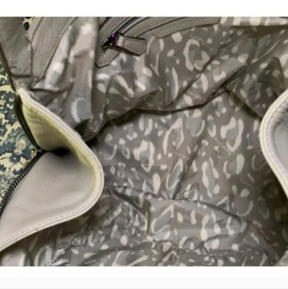 🍂WOW!Rare Aimee Kestenberg Handbag Gray Leathr Shouldr Hobo Bag Purse oil slick - Picture 7 of 10